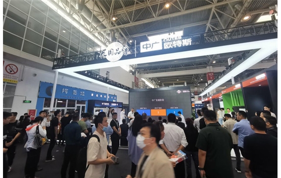 中国供热展上,中广欧特斯展位发布行业首批“热泵空调权威认证”