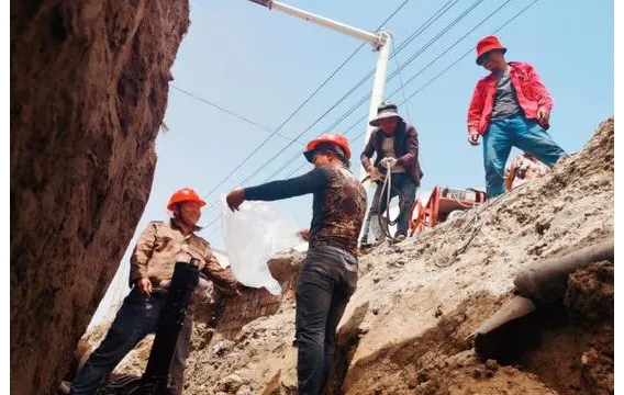 新疆库车：“煤改电”工程 让农户屋暖心更暖